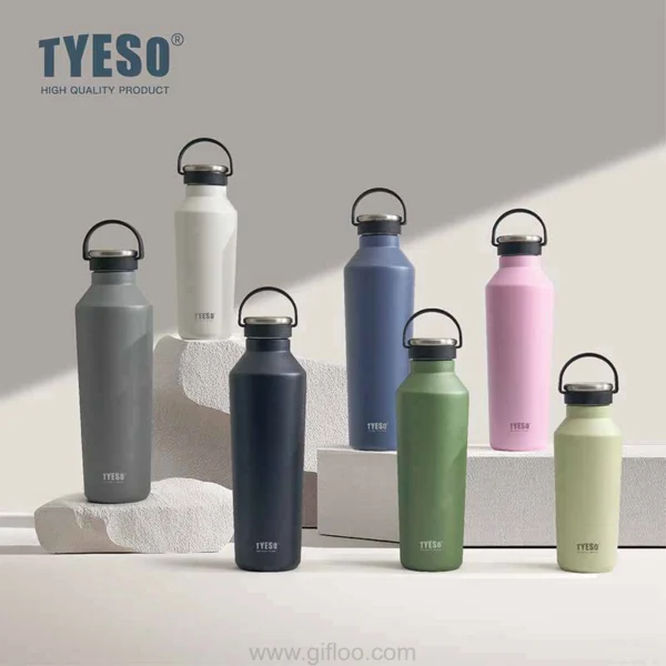 Vacuum Insulated Sports Bottle with Soft Silicone Handle 750 ML 01-01002